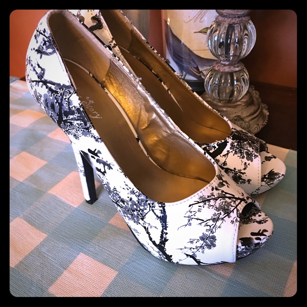 Show Story high heels